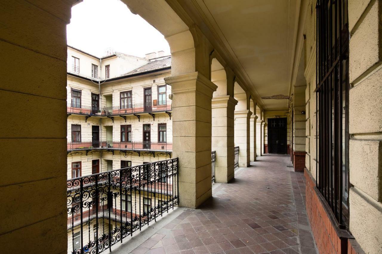 Apartment Rakoczi Ut 63.